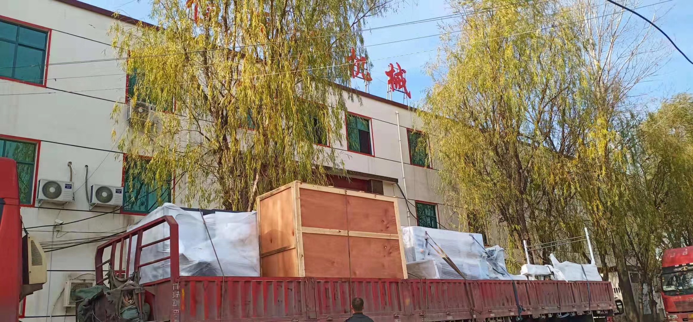 湖北客戶7排抽紙機流水線發(fā)貨